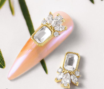 Cadena de Diamantes y Perlas para Uñas con Circonitas de Lujo - Image 27