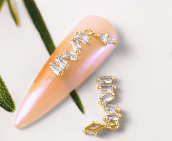 Cadena de Diamantes y Perlas para Uñas con Circonitas de Lujo - Image 30