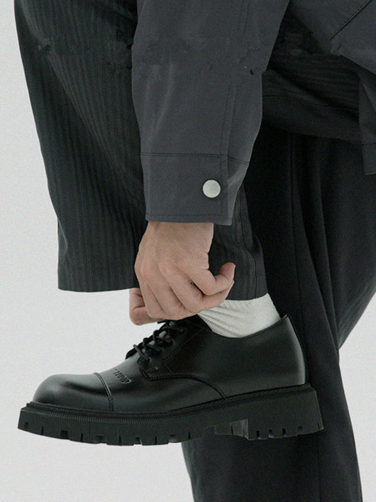 Zapatos Casuales Negros con Plataforma Gruesa y Tira de Dedo - Image 12