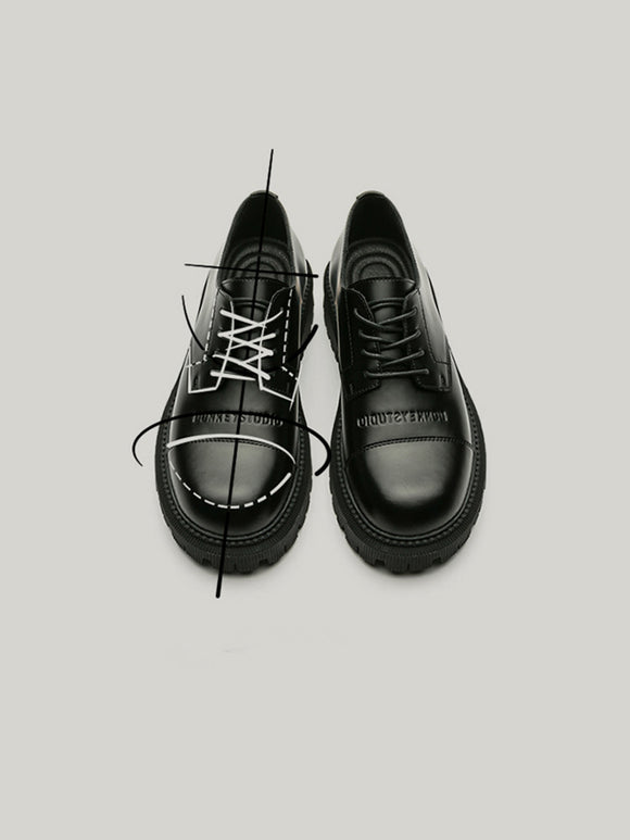 Zapatos Casuales Negros con Plataforma Gruesa y Tira de Dedo