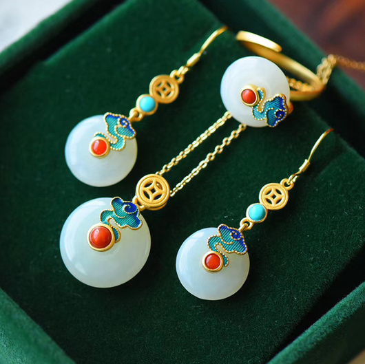 Conjunto de Pendientes, Anillo y Colgante de Jade Hetian con Cierre de Seguridad Estilo Retro