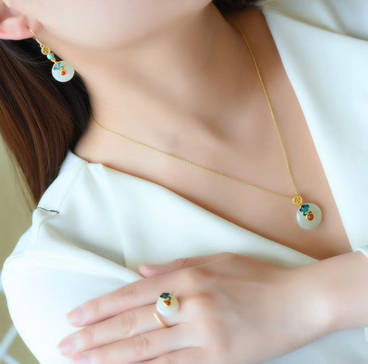Conjunto de Pendientes, Anillo y Colgante de Jade Hetian con Cierre de Seguridad Estilo Retro - Image 7
