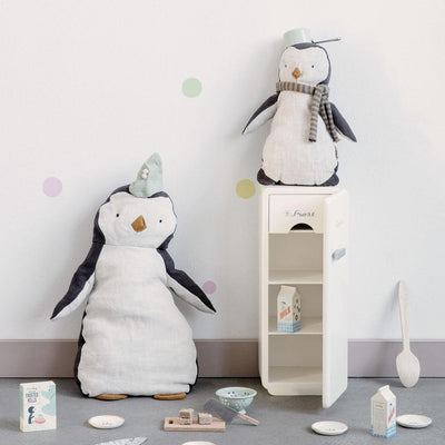 Muñeca Pingüino de Lino Nórdico Hecha a Mano con Bufanda Tejida - Image 6