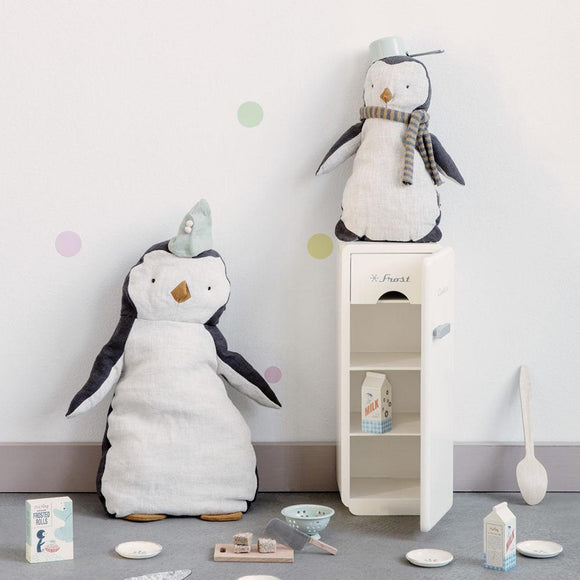 Muñeca Pingüino de Lino Nórdico Hecha a Mano con Bufanda Tejida