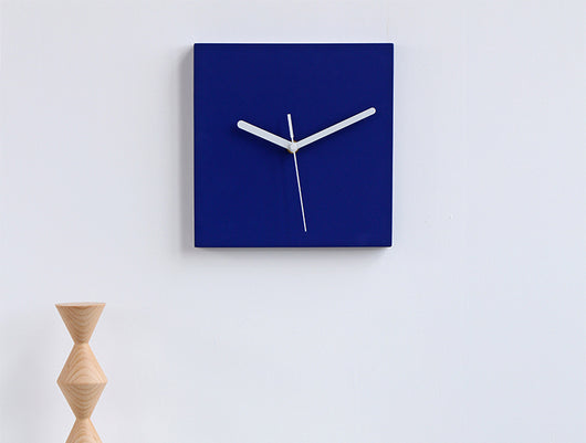 Reloj de Pared Minimalista Azul Klein con Segundero Silencioso - Image 13
