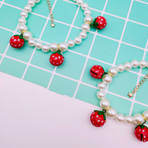 Collar Princesa para Gato y Perro Pequeño con Perlas, Diseño Fresa y Campana Ajustable