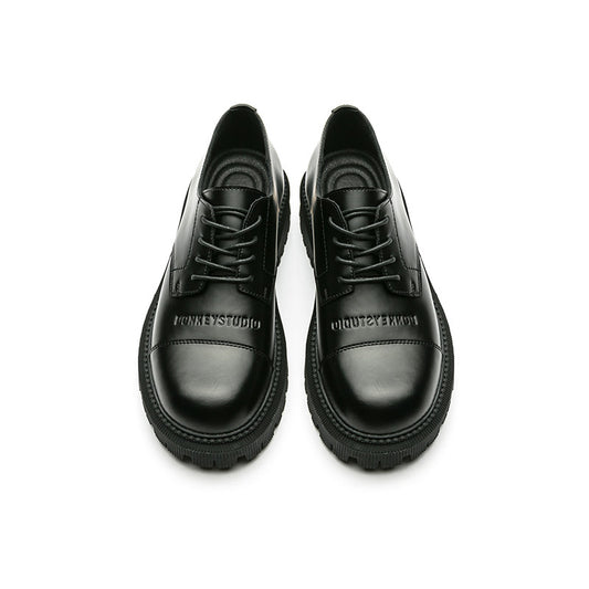 Zapatos Casuales Negros con Plataforma Gruesa y Tira de Dedo