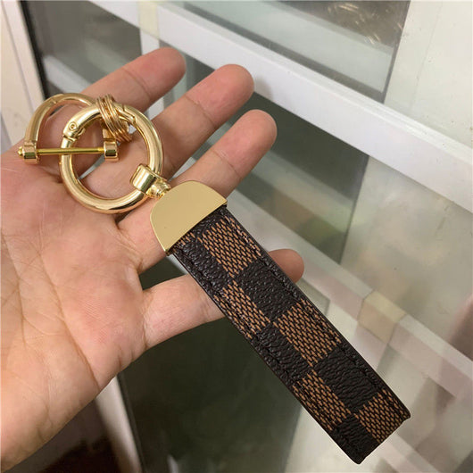 Llavero de Cuero Genuino Premium con Patrón Cuadrado y Hebilla Gunmetal - Image 24