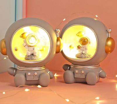 Alcancía Decorativa Astronauta con Luz Nocturna - Figura Resina Nórdica para Hogar - Image 13