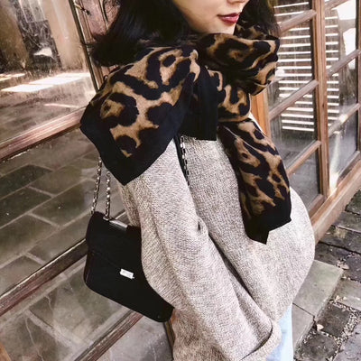 Bufanda Estampado Leopardo Algodón y Lino - Chal Versátil para Otoño e Invierno - Image 4