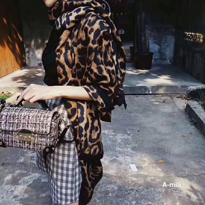 Bufanda Estampado Leopardo Algodón y Lino - Chal Versátil para Otoño e Invierno - Image 3