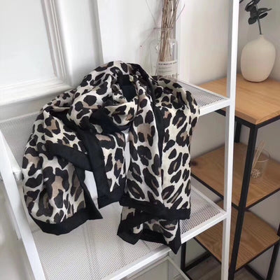 Bufanda Estampado Leopardo Algodón y Lino - Chal Versátil para Otoño e Invierno - Image 2