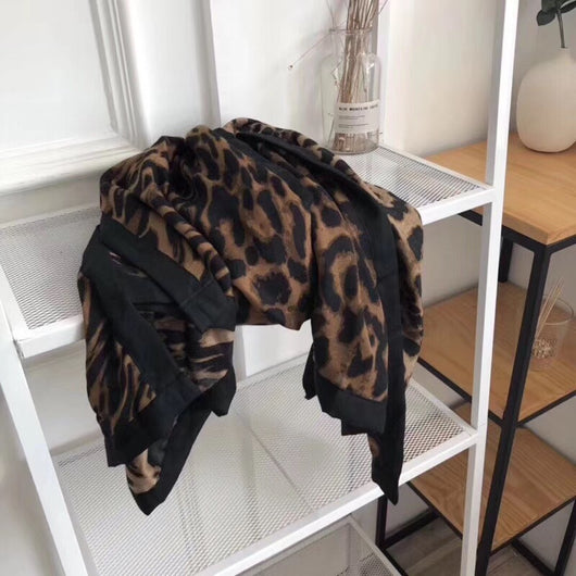 Bufanda Estampado Leopardo Algodón y Lino - Chal Versátil para Otoño e Invierno - Image 5