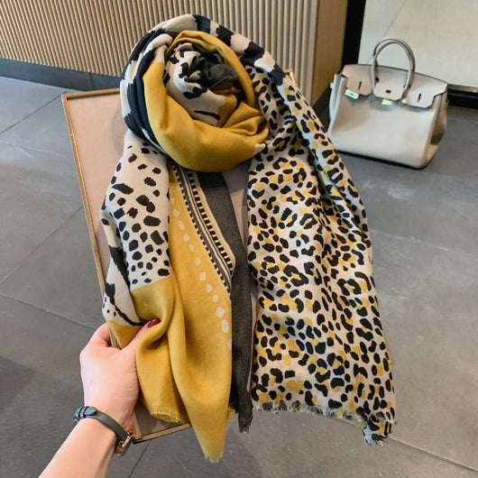 Pañoleta de Seda Estampado Leopardo - Image 5