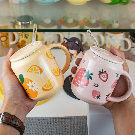 Taza Térmica de Cerámica con Tapa, Cuchara y Diseño Frutal Veraniego