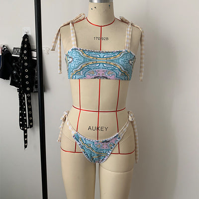 Bikini de Crochet con Abertura Lateral y Estampado de Moño - Image 9