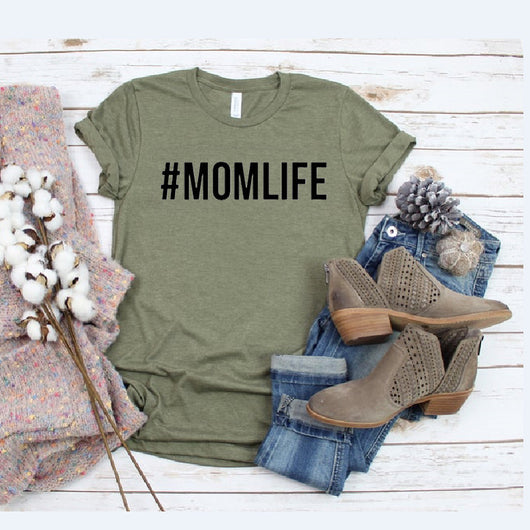 Playera Suelta MOMLIFE con Estampado de Letras y Cuello Redondo - Image 5