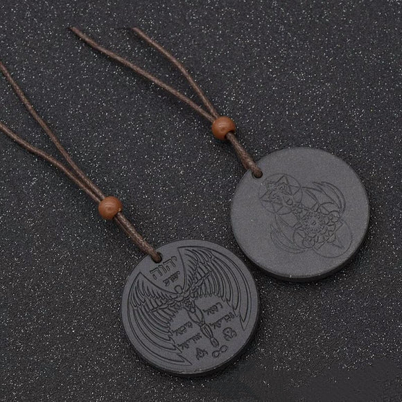 Collar Colgante de Piedra Volcánica con Cuerda de Algodón - Joya Versátil
