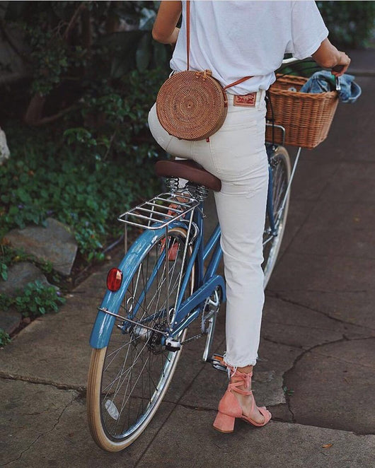 Bolsa Tejida de Ratán Estilo Retro - Diseño Artesanal con Detalles Cerámicos - Image 9