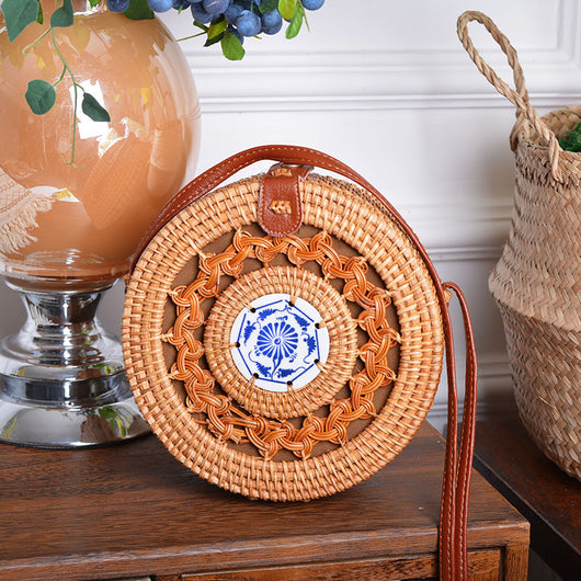 Bolsa Tejida de Ratán Estilo Retro - Diseño Artesanal con Detalles Cerámicos - Image 13