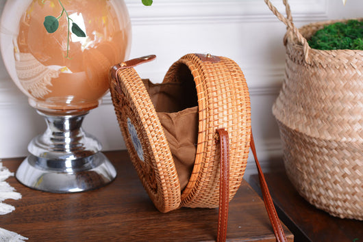 Bolsa Tejida de Ratán Estilo Retro - Diseño Artesanal con Detalles Cerámicos - Image 6