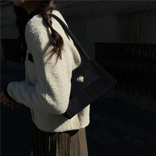 Bolso de Terciopelo Rojo para Novia - Diseño Elegante y Atmosférico - Image 7