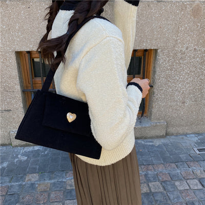 Bolso de Terciopelo Rojo para Novia - Diseño Elegante y Atmosférico - Image 8