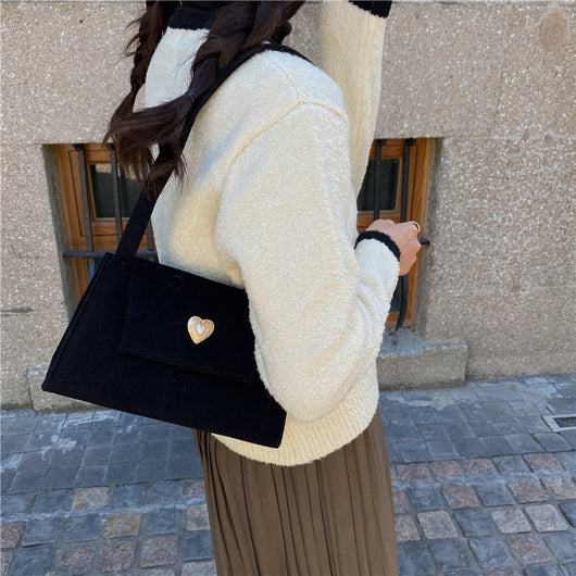 Bolso de Terciopelo Rojo para Novia - Diseño Elegante y Atmosférico - Image 8