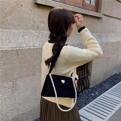 Bolso de Terciopelo Rojo para Novia - Diseño Elegante y Atmosférico - Image 11