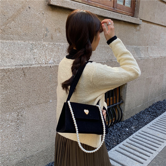 Bolso de Terciopelo Rojo para Novia - Diseño Elegante y Atmosférico - Image 11
