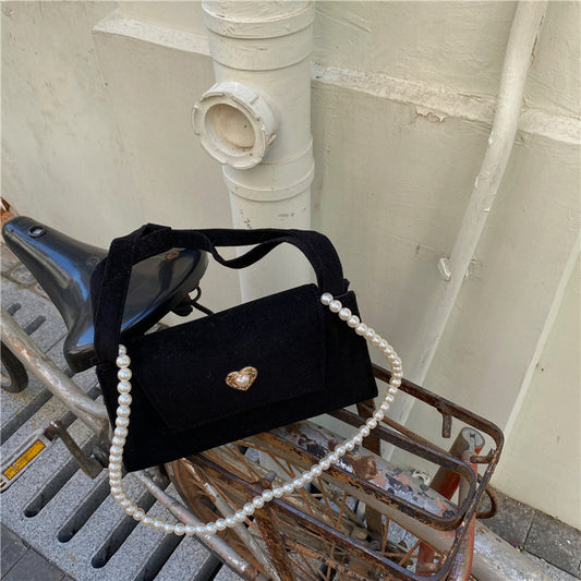Bolso de Terciopelo Rojo para Novia - Diseño Elegante y Atmosférico