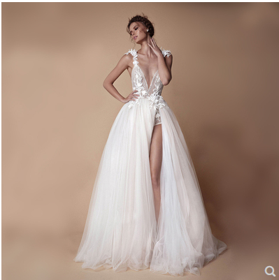 Vestido de Novia Ángel con Cuello de Encaje Diamantado, Abertura Alta y Espalda Abierta