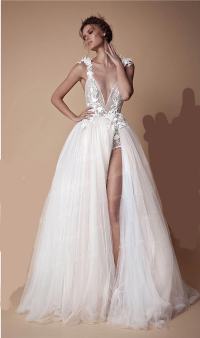 Vestido de Novia Ángel con Cuello de Encaje Diamantado, Abertura Alta y Espalda Abierta - Image 4