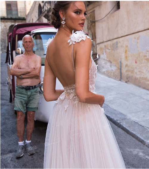 Vestido de Novia Ángel con Cuello de Encaje Diamantado, Abertura Alta y Espalda Abierta - Image 7