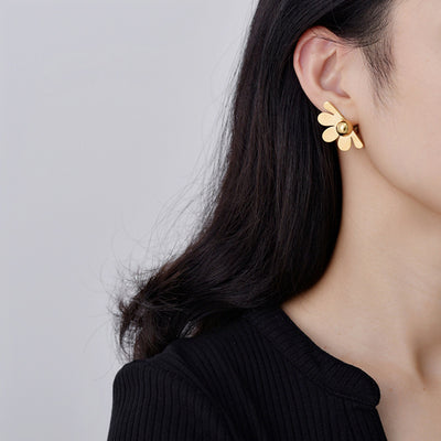 Aretes de Plata con Diseño de Flor Vintage en Pétalos Metálicos - Image 10