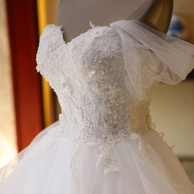 Vestido de Novia con Cola Larga Elegante para Sesión de Fotos - Image 10
