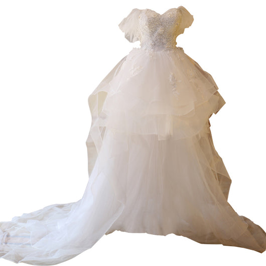 Vestido de Novia con Cola Larga Elegante para Sesión de Fotos - Image 3