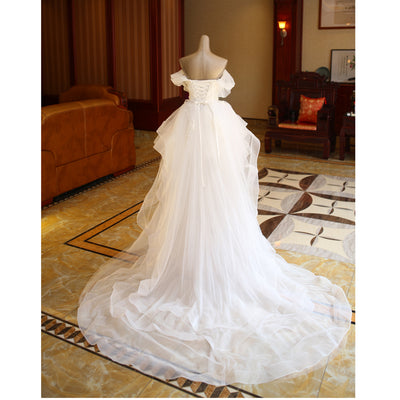 Vestido de Novia con Cola Larga Elegante para Sesión de Fotos - Image 2