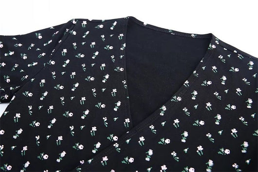 Blusa Envolvente con Estampado Floral y Escote V - Image 10