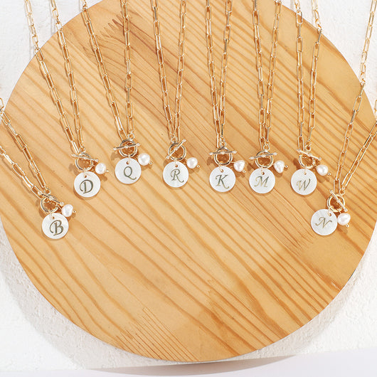 Collar Inicial Personalizado con Concha Marina - Cadena Dorada Gruesa y Cierre OT - Image 7