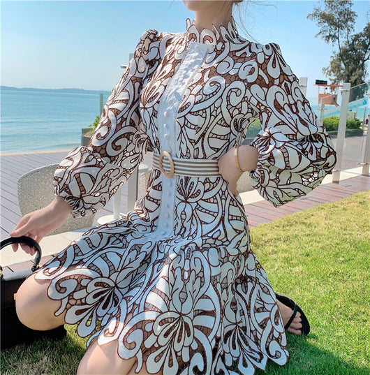 Vestido Marrón Largo Manga Larga Cuello Alto con Encaje y Cintura Ajustable - Image 5