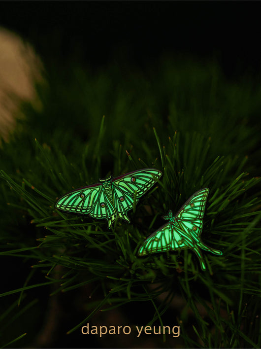 Broche Luminoso Reina del Día - Joya de Diseño Exclusivo