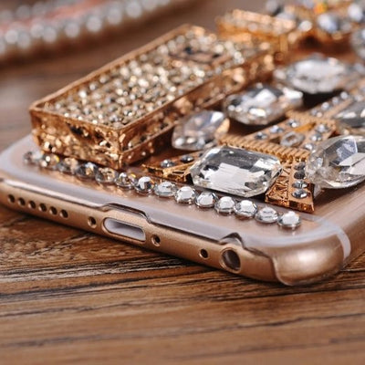 Funda iPhone Transparente con Diseño Botella de Perfume y Cristales Brillantes - Image 4