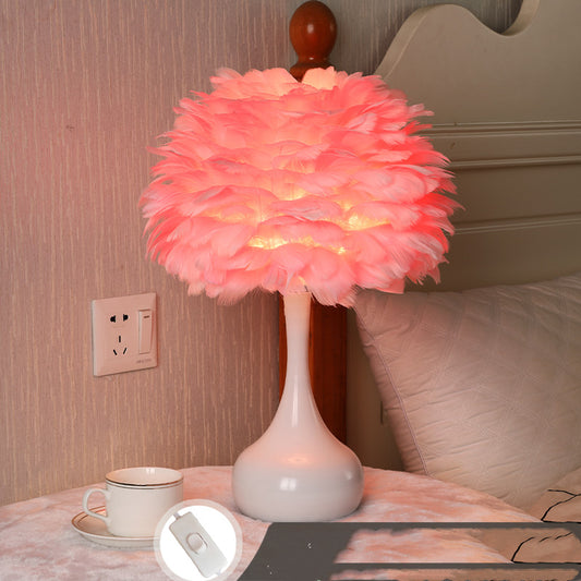 Lámpara de Mesa Nórdica con Pluma para Dormitorio