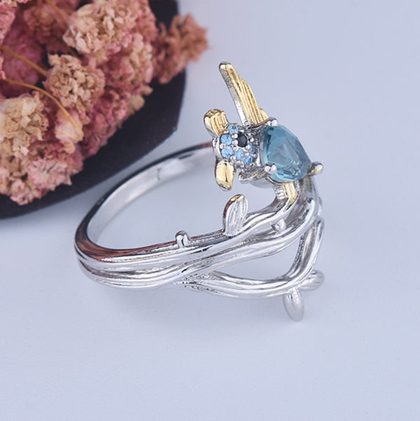 Anillo de Oro Bicolor con Diamantes y Diseño Vintage en Forma de Pera
