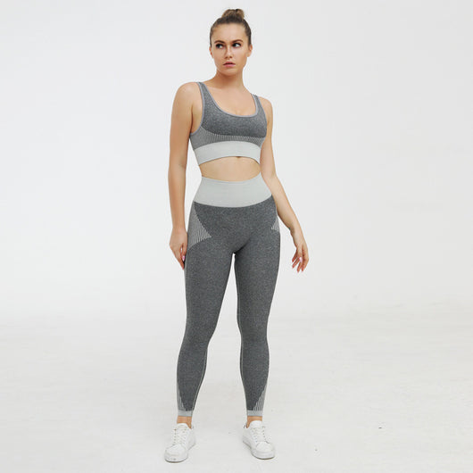 Conjunto de Yoga sin Costuras con Tecnología Absorbente de Humedad para Mujer - Image 3