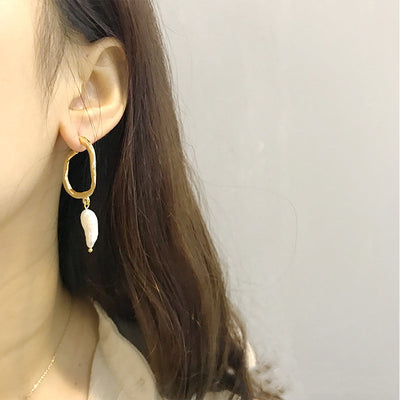 Aretes de Perla Geométrica Irregular Dorado Mate - Tendencia Moderna - Image 6