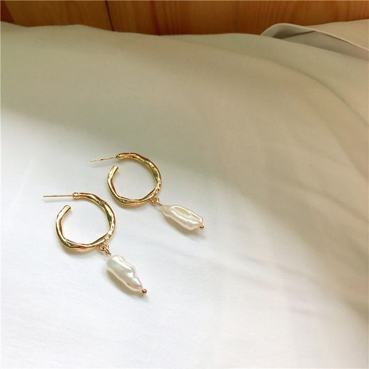 Aretes de Perla Geométrica Irregular Dorado Mate - Tendencia Moderna - Image 5