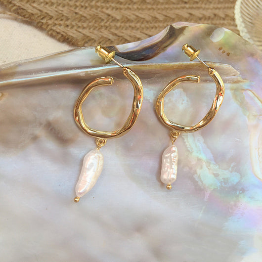 Aretes de Perla Geométrica Irregular Dorado Mate - Tendencia Moderna - Image 3