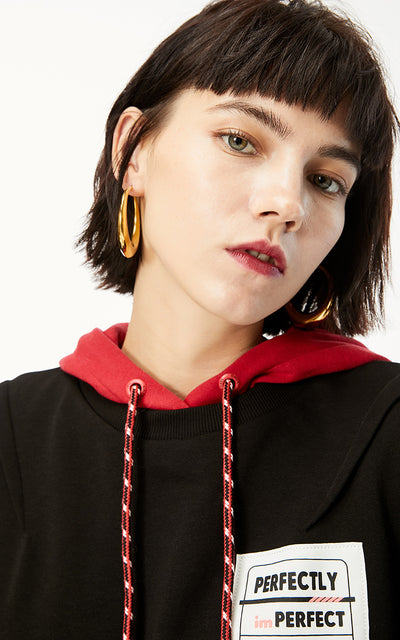 Sudadera Suelta con Cuello Redondo y Estampado de Parches para Mujer - Image 9